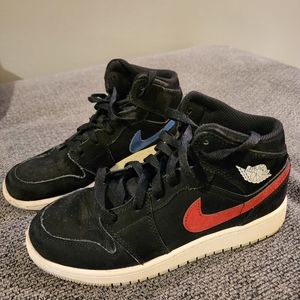 Nike Air Jordan mid multicolor swoosh black in size 4 1/2 used in good condition